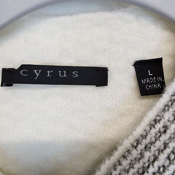 Cyrus Colorblock Mock Neck Sweater Size L Gray Cream Wool Blend Boxy Soft Chic - Picture 11 of 15